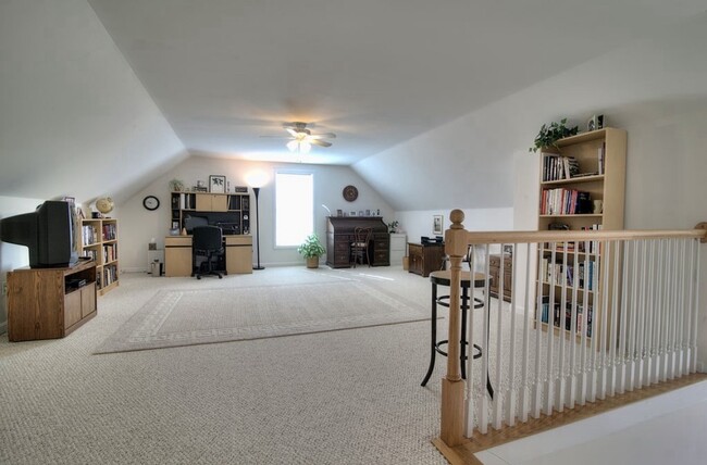 Building Photo - 64 Hamilton Dr