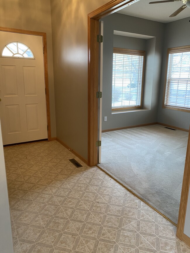 Building Photo - 15222 Florist Cir