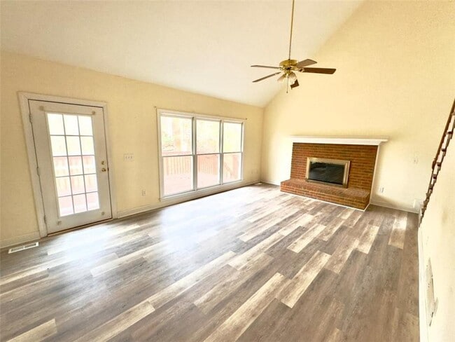 Building Photo - 219 Deerhill Dr