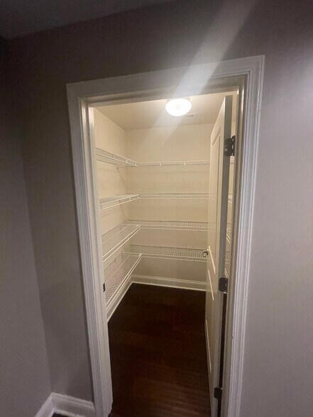 Building Photo - 1265 Elderslie Ln