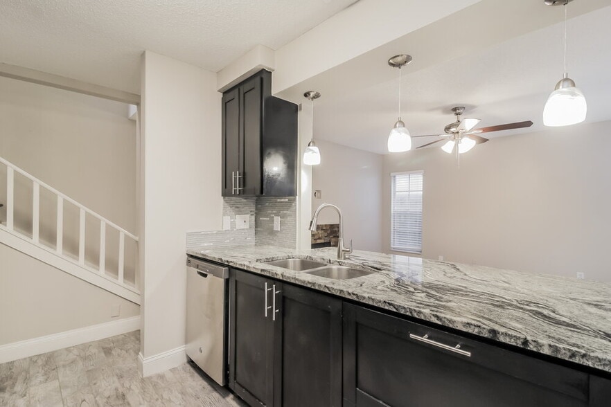 Building Photo - 720 Oak Manor Cir