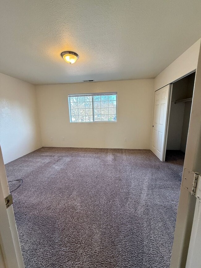 Building Photo - 2037 Campus Dr