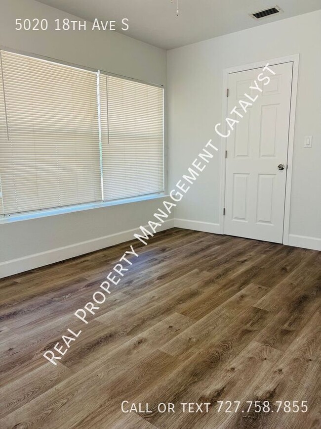 Building Photo - 5020 18th Ave S