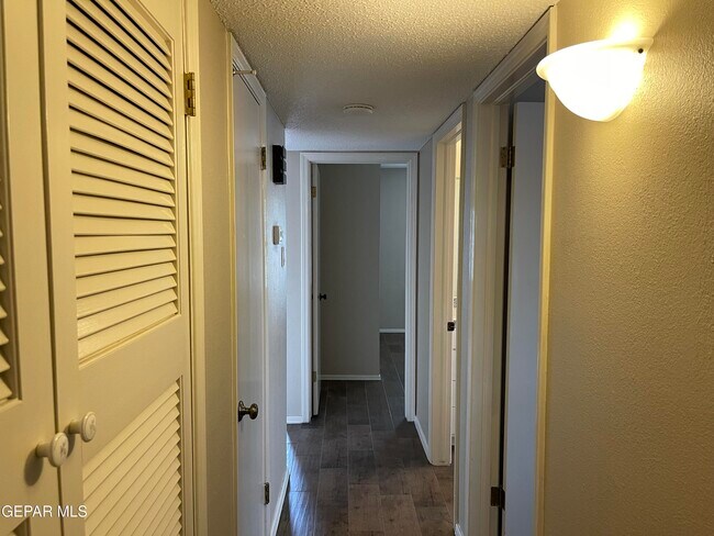 Building Photo - 9220 Lait Dr