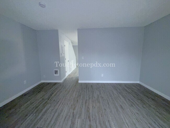 Building Photo - Modern 2-bedroom Apartment in Skylark Apartments