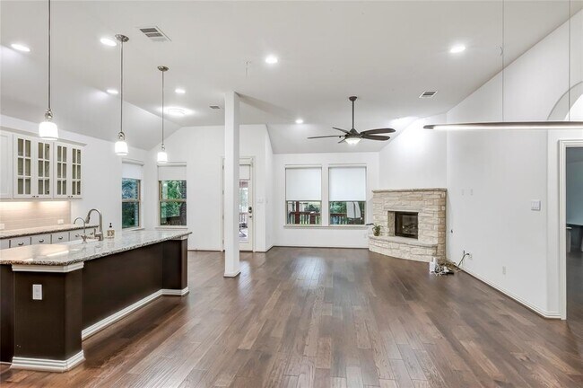 Building Photo - 3405 Venezia View