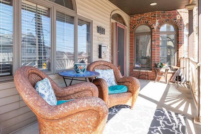 Building Photo - 152 Central Ave