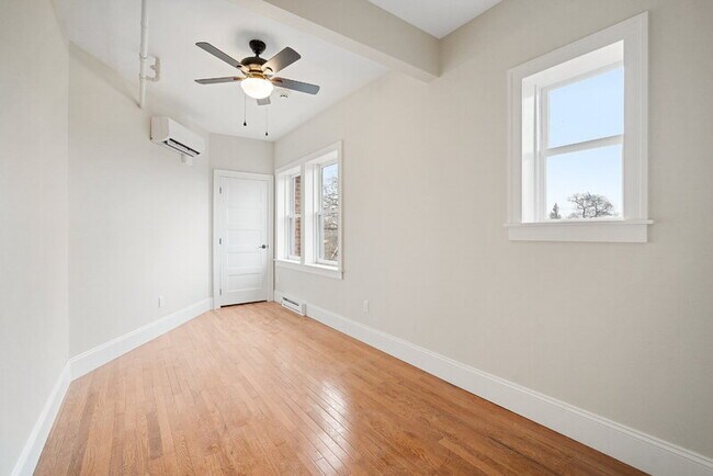 Building Photo - 702 20th St