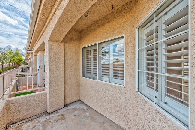 Building Photo - 1348 Dusty Creek St