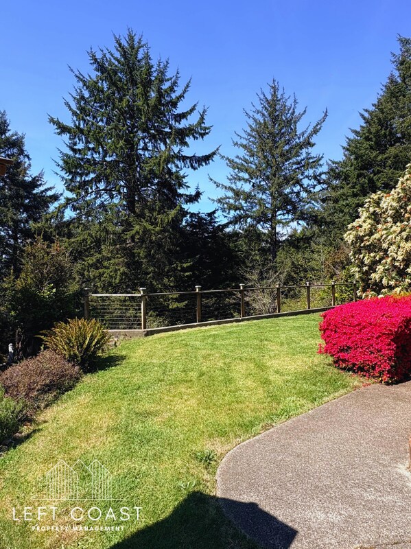 Building Photo - 7205 SW Burl Dr