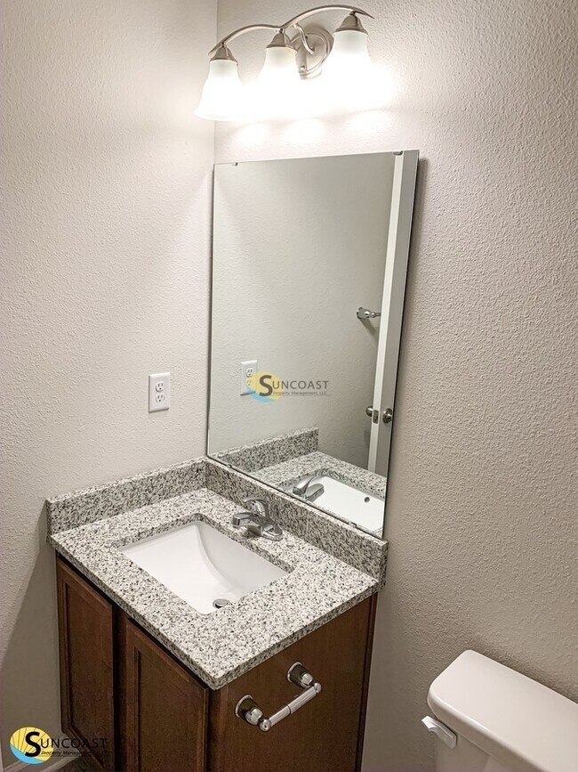 Building Photo - 7622 Rain Forest Dr N