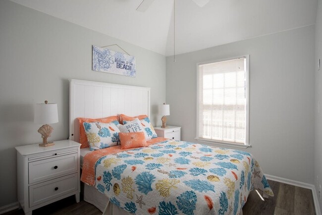 Building Photo - Rare Summer-Fall Rental Opportunity in the...