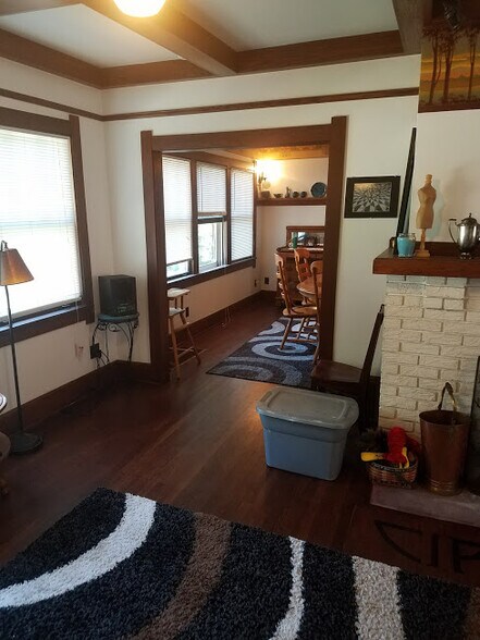 Building Photo - 1801 E 12th St