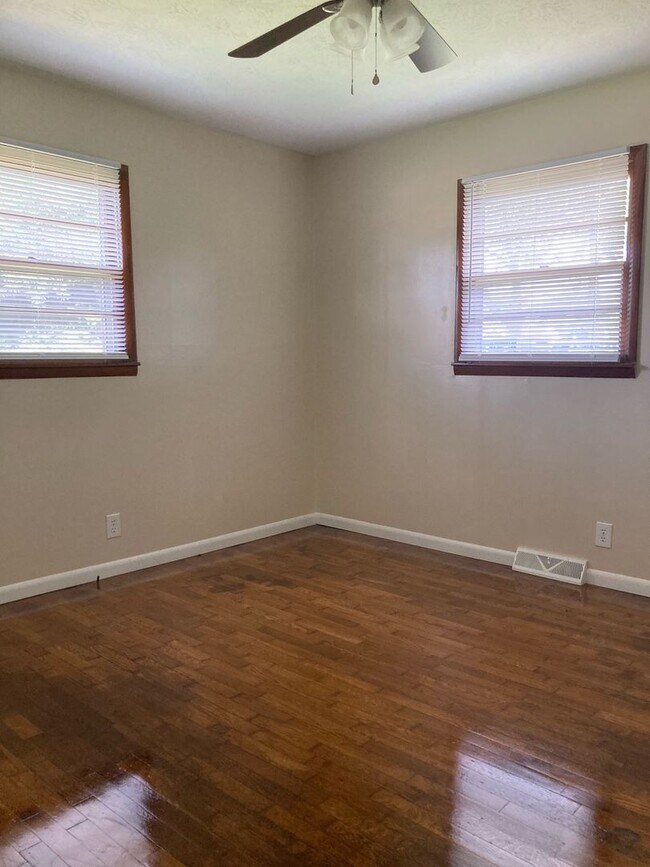 Building Photo - Updated 3 Bedroom Home Available!