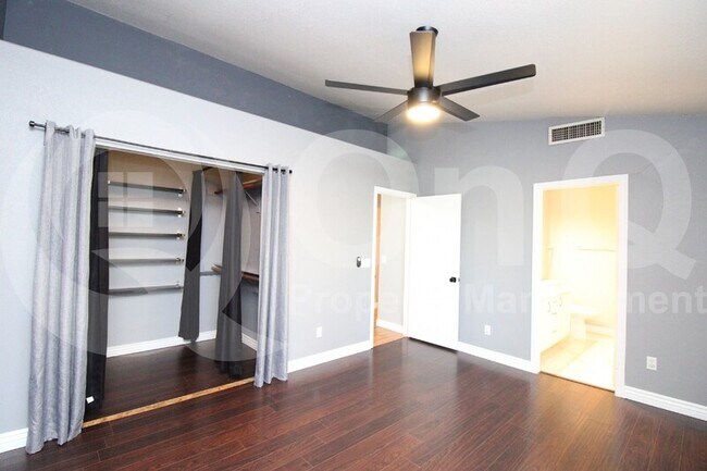 Building Photo - 808 N Sailors Way