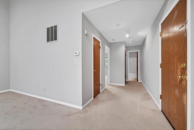 Building Photo - 31 Vista Dr