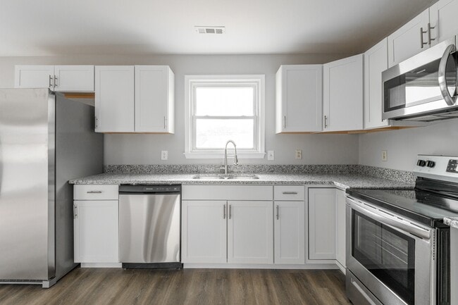 Building Photo - 4008 Gloucester Dr
