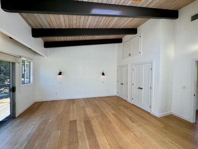 Building Photo - 156 Muerdago Rd