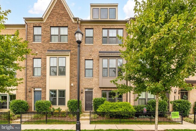 Building Photo - 4707 Van Buren St