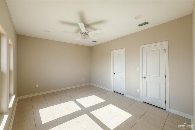 Building Photo - 15 S Templo Dorado