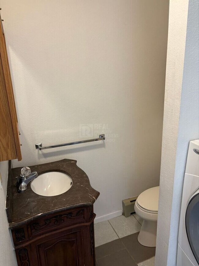 Building Photo - 1706 E 17th St