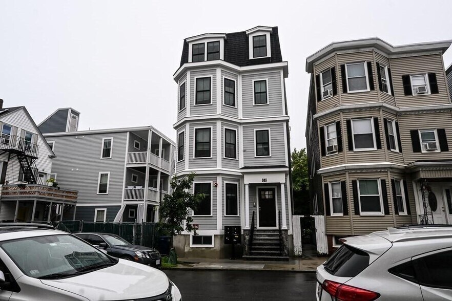 Building Photo - 303 Maverick St