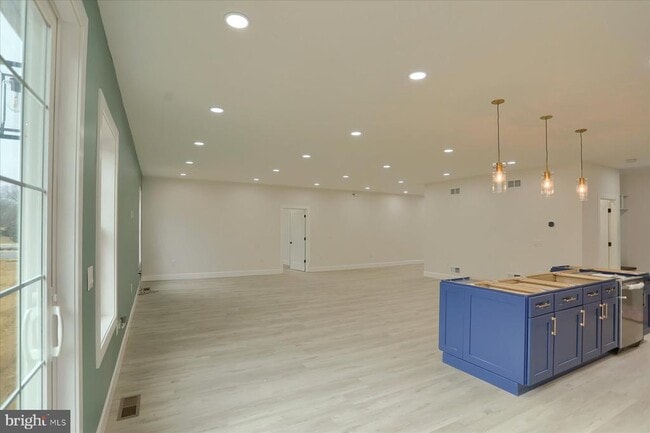 Building Photo - 51 Franklin Dr