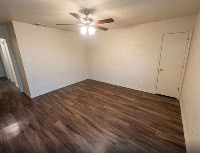 Building Photo - AVAILABLE MID MAY ; APPLY TODAY AT OUR WEBSITE!!