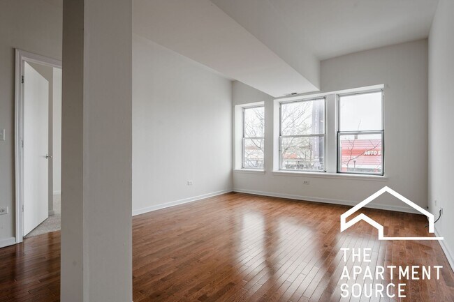 Building Photo - Stunning 2BR/2BA Rehab, Close to Blue Line 90/94