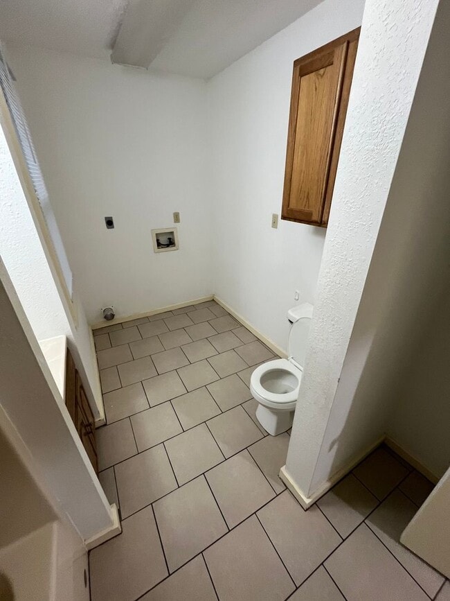 Building Photo - 3 Bedroom, 1 Bathroom House