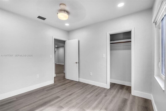 Building Photo - 648 South Dr