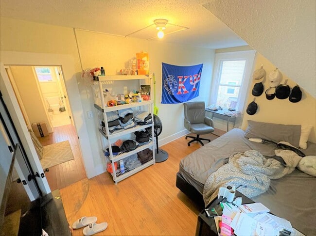 Building Photo - Monroe & 23rd St. Big 6 Bed 2 bath Home