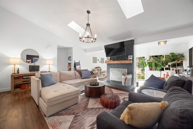 Building Photo - 705 Russet Valley Dr