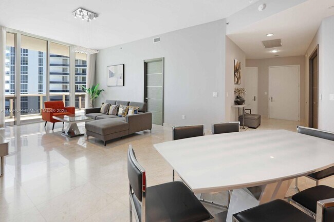 Building Photo - 15901 Collins Ave