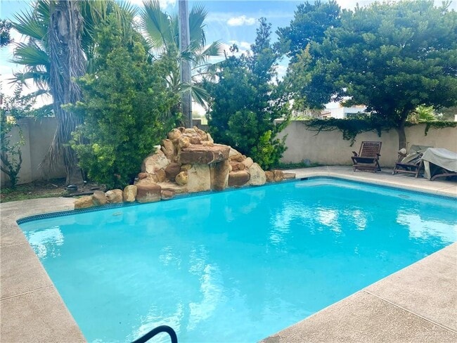 Building Photo - 2404 S 43rd St