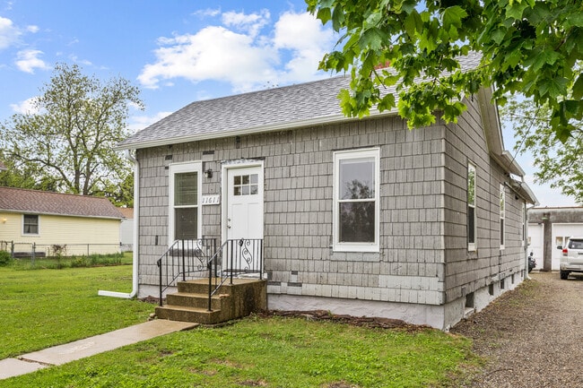Primary Photo - 11611 Maple Ave