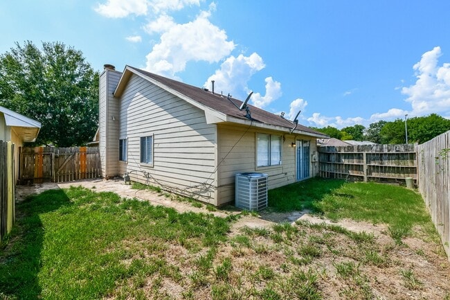 Building Photo - 13630 Alon Ln