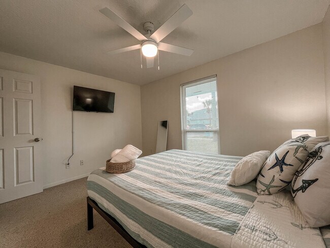 Building Photo - 532 Roosevelt Ave