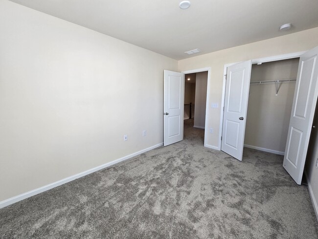 Building Photo - 865 Falls Grove Trl