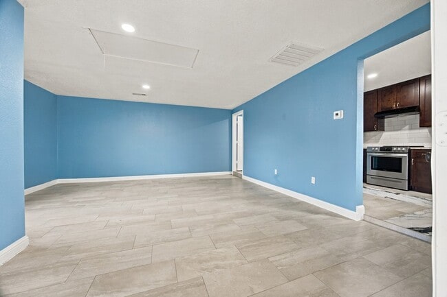 Building Photo - 2016 Knollwood Ln
