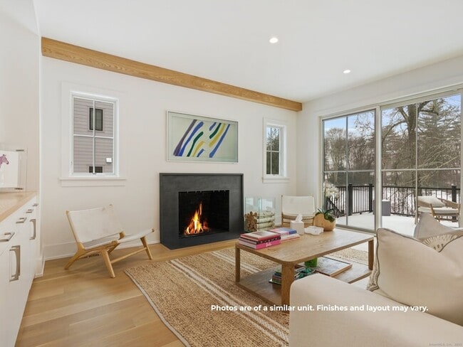 Building Photo - 14 White Barns Ln