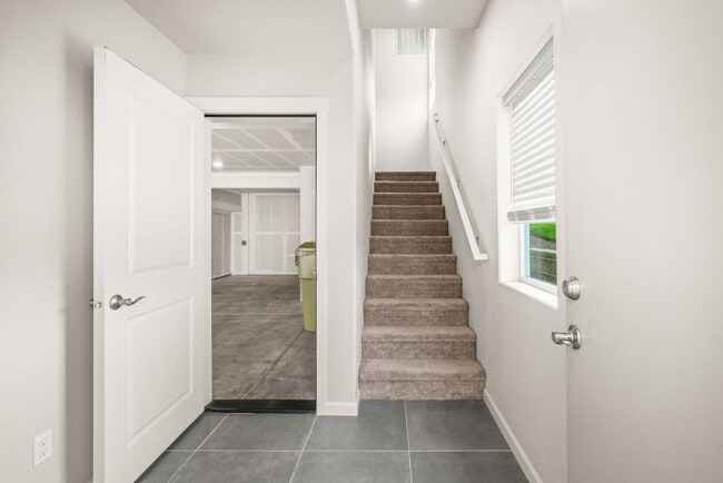 Building Photo - 7163 NW Eleanor Ave