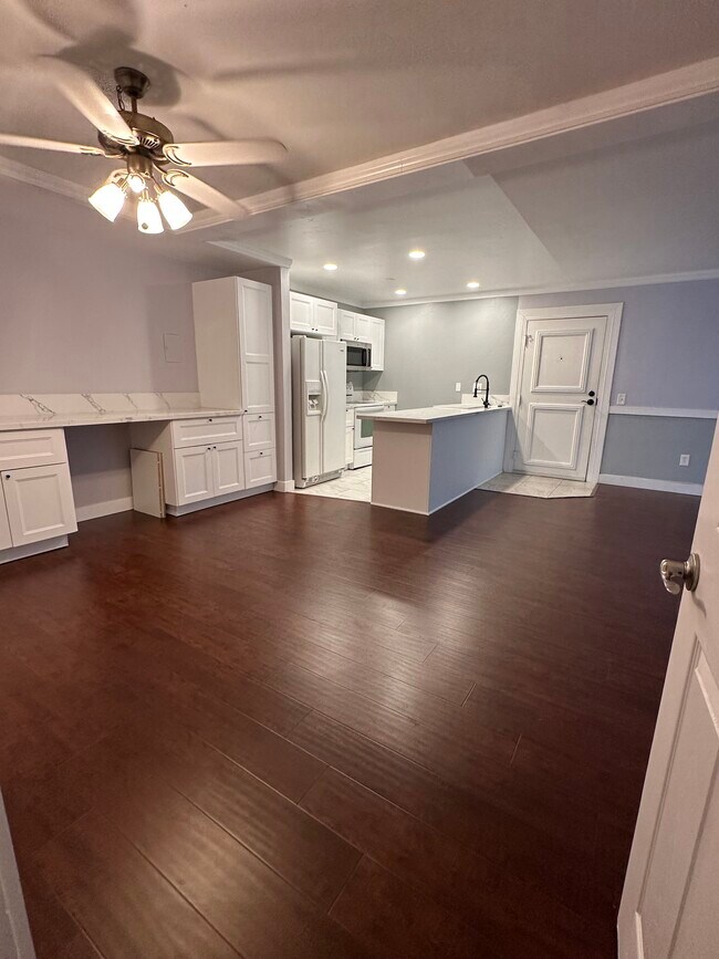 Building Photo - 8036 Linda Vista Rd