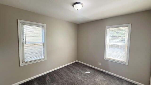 Building Photo - EAST SIDE 2 BEDROOM WITH BASEMENT!  AVAILABLE NOW!