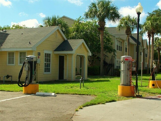 Building Photo - 1037 S Hiawassee Rd