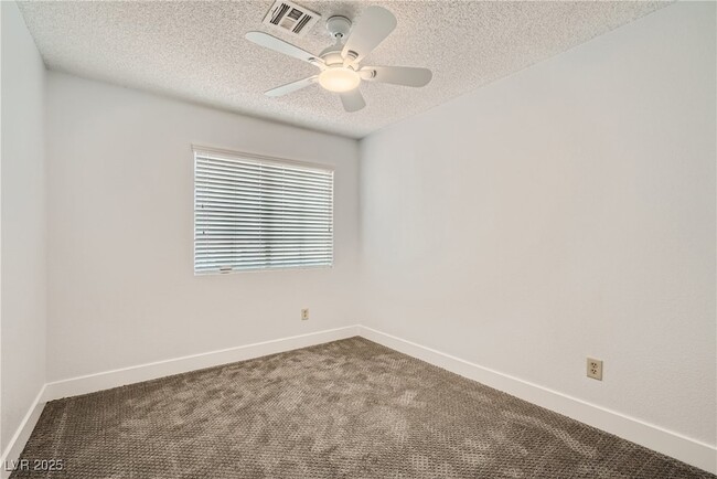 Building Photo - 4844 Maryvale Dr