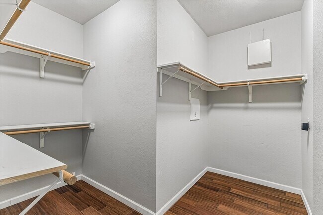 Building Photo - 1705 Chula Vista Dr