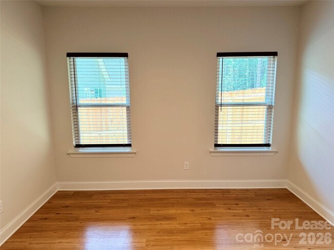 Building Photo - 521 N Linwood Ave