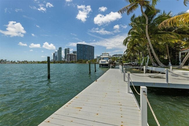 Building Photo - 610 Sabal Palm Rd