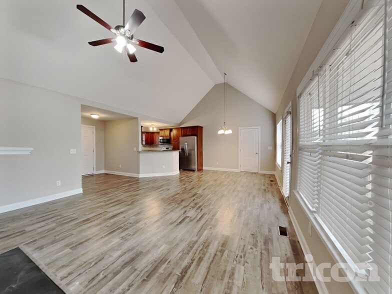 Building Photo - 335 Oxfordshire Dr